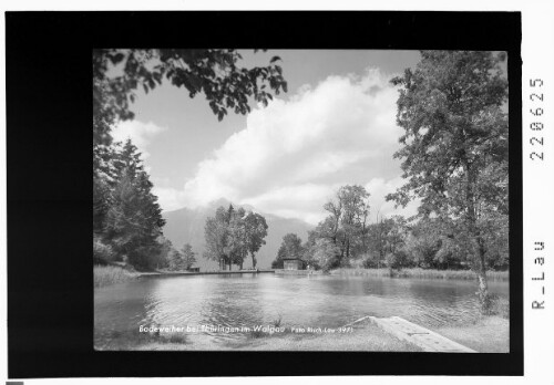 Badeweiher bei Thüringen im Walgau : [Thüringer Weiher gegen Mondspitze]