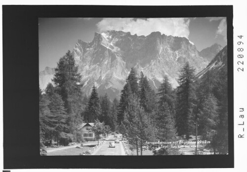 Fernpaßstrasse mit Zugspitze 2963 m in Tirol : [Fernpaßstrasse gegen Wetterstein Gebirge]