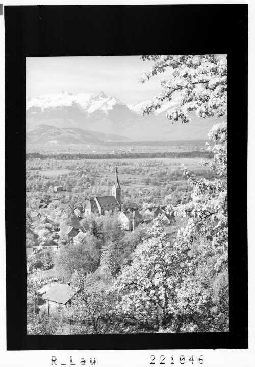 Weiler / Vorarlberg gegen Rheintal und Schweizer Berge : [Weiler gegen Balfrieser Berge]