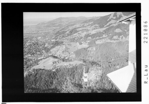Blick von der Bergstation der Karrenbahn zum Bodensee und Pfänder