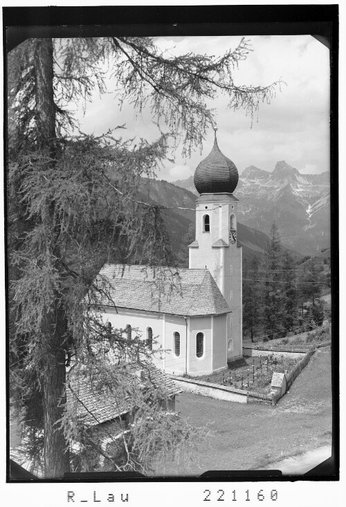 [Kirche in Bschlabs im Bschlabertal gegen Bretterspitze und Urbeleskarspitze]