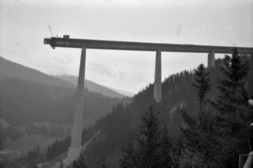 Bau der Europabrücke am Brenner