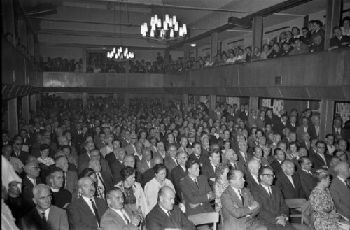 Bundeskanzler Josef Klaus im Vereinshaussaal in Dornbirn