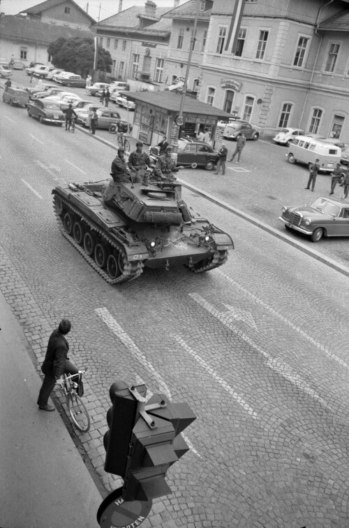 Panzer in der Bregenzer Bahnhofstraße, Vorführung des Österreichischen Bundesheers