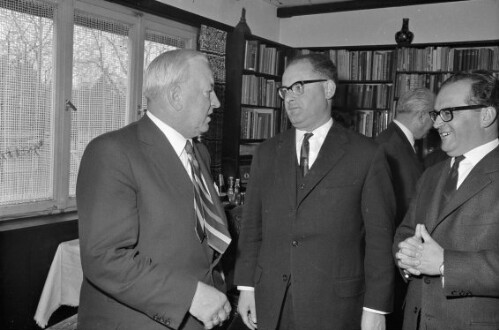 Alfons Gorbach im Wahlkampf um die Bundespräsidentschaft in Rankweil zu Besuch bei Herbert Kessler