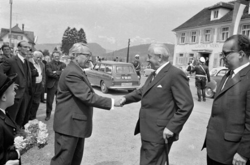 Alfons Gorbach im Wahlkampf um die Bundespräsidentschaft in Frastanz