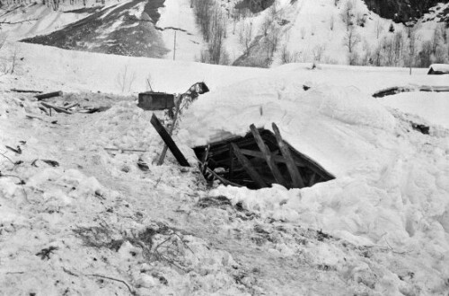 Von der Lawinen zerstörtes Wohnhaus in Danöfen