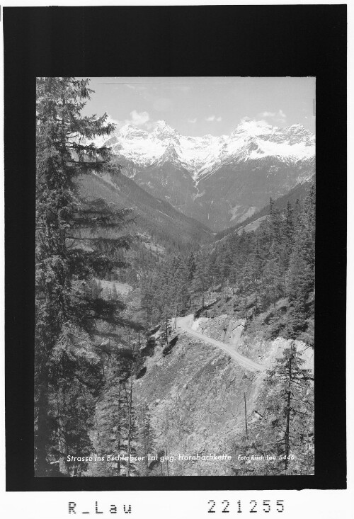 Strasse ins Bschlabser Tal gegen Hornbachkette : [Bschlabertal gegen Hornbachkette mit Urbeleskarspitze]