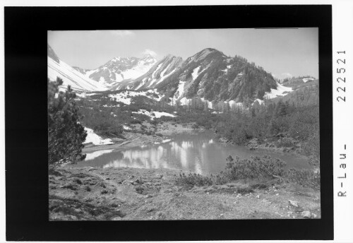 Hirschsee im Nenzinger Himmel gegen Hornspitze 2540 m