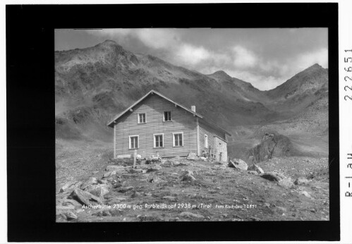 Ascherhütte 2300 m gegen Rotpleisskopf 2938 m