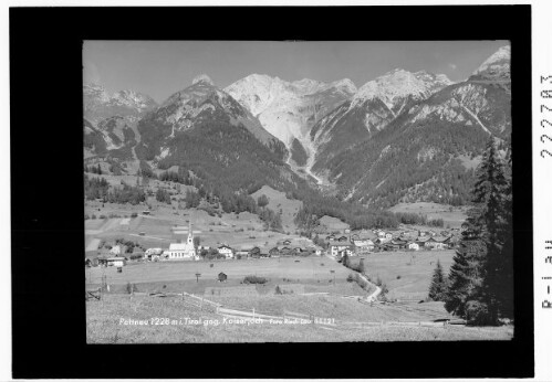 Pettneu 1228 m in Tirol gegen Kaiserjoch : [Pettneu gegen Kaiserjoch - Griesskopf - Kridlonspitze]
