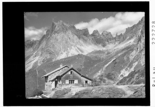[Steinseehütte gegen Steinkarspitze - Spielerturm - Parzinnspitze - Parzinntürme]