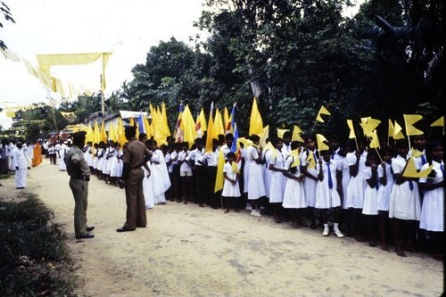 [Megaspitia Ratnasen der Klosternovize wird zu Grab getragen]