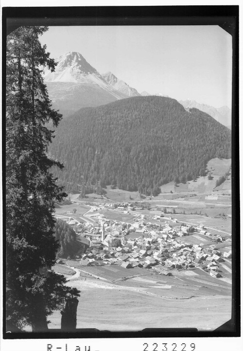 [Nauders in Tirol gegen Sesvennagruppe mit Piz Lat und Piz Pisoc]