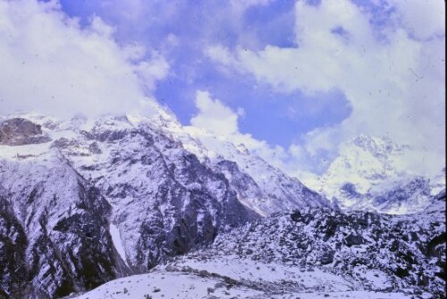 [Schneeberge am Ende des Kullu-Tales]