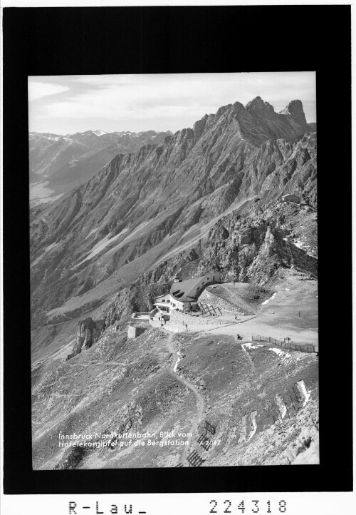 Innsbruck / Nordkettenbahn / Blick vom Hafelekargipfel auf die Bergstation