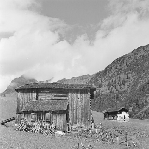 Warth, Schuachterstall, hinten rechts das Armenhaus