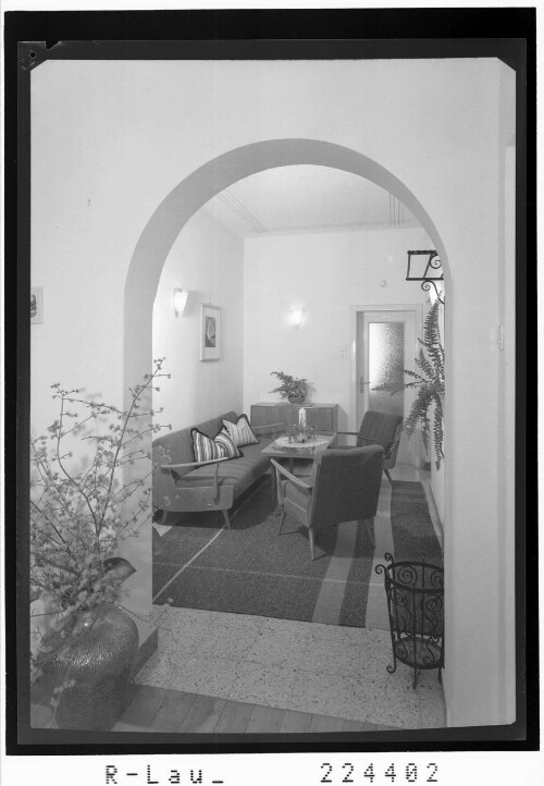 [Diele im Fremdenheim Mader in Gries am Brenner / Tirol]