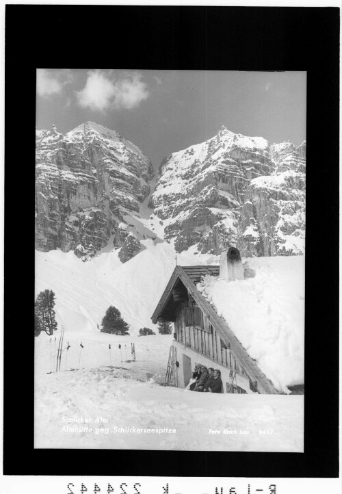 Schlicker Alm / Almhütte gegen Schlickerseespitze : [Zirmachalm gegen Riepenwand und Ochsenwand]