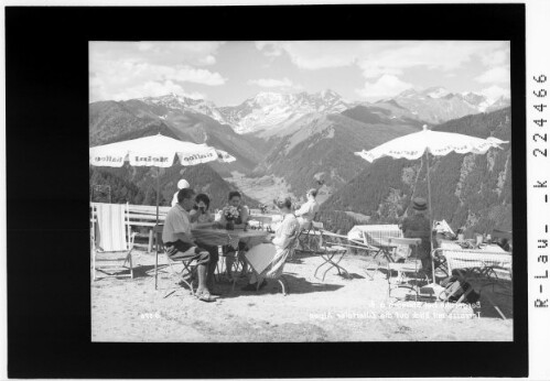 Bergeralm bei Steinach am Brenner / Terrasse mit Blick auf die Zillertaler Alpen