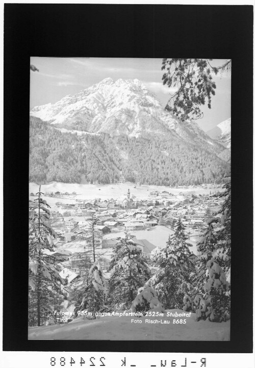 Fulpmes 935 m gegen Ampferstein 2525 m / Stubaital