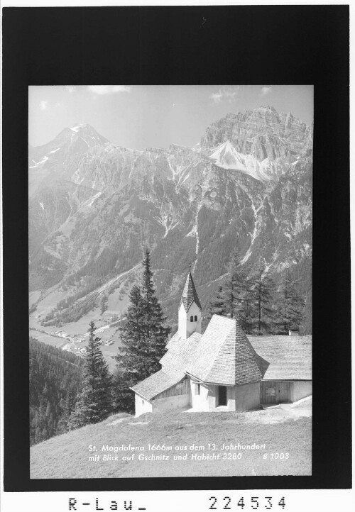 St. Magdalena 1666 m aus dem 13. Jahrhundert mit Blick auf Gschnitz und Habicht 3268 m