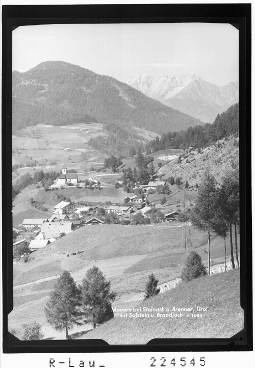 Mauern bei Steinach am Brenner / Tirol mit Solstein und Brandjoch