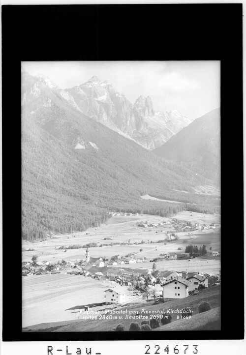 Fulpmes im Stubaital gegen Pinnistal / Kirchdachspitze 2840 m und Ilmspitze 2690 m