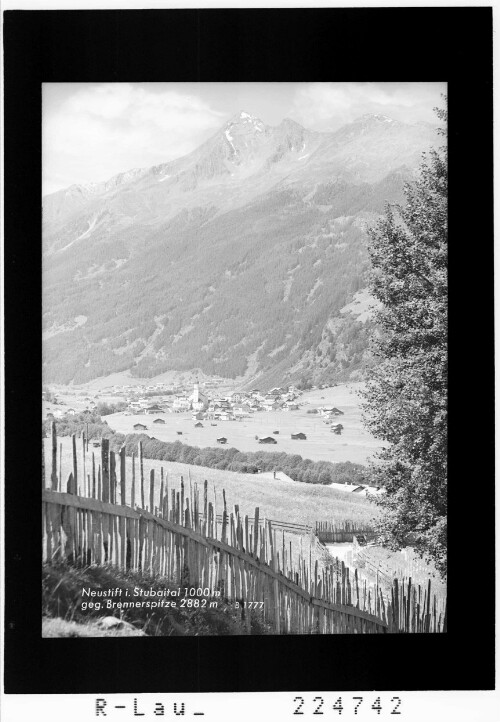 Neustift im Stubaital 1000 m gegen Brennerspitze 2882 m