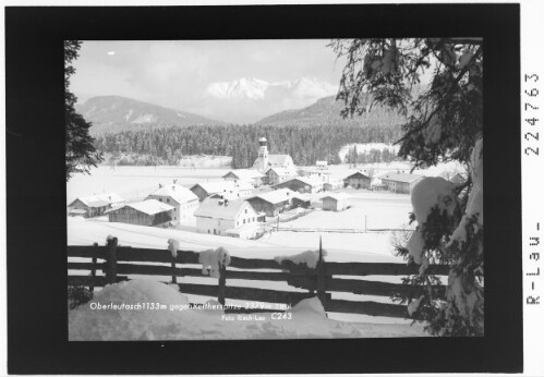 Oberleutasch 1133 m gegen Reitherspitze 2379 m / Tirol : [Kirchplatzl]