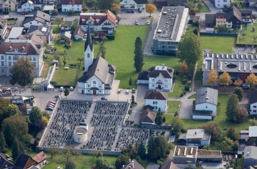 [Feldkirch-Gisingen, Kirche, Friedhof]