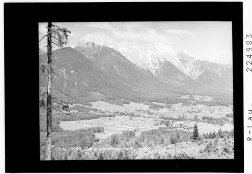 Obsteig 995 m / Tirol gegen Mieminger Kette