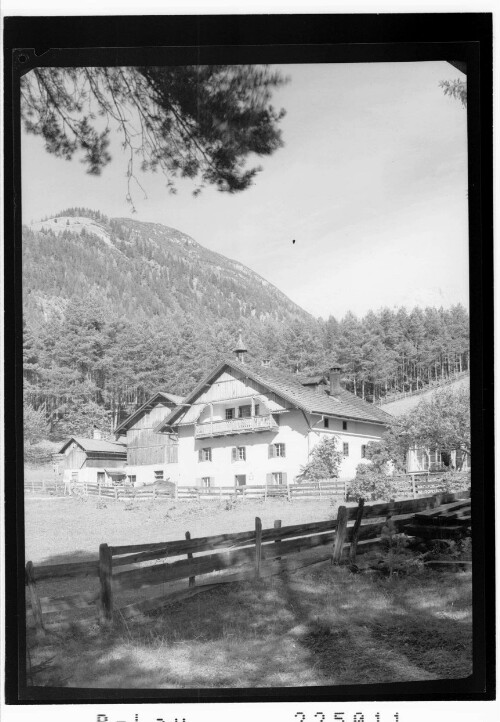 [Gasthaus Arzkasten bei Obsteig am MIeminger Plateau gegen Arzberg / Tirol]