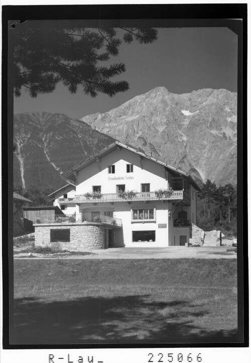 [Fremdenheim Seelos in Obermieming gegen Griesspitzen / Tirol]