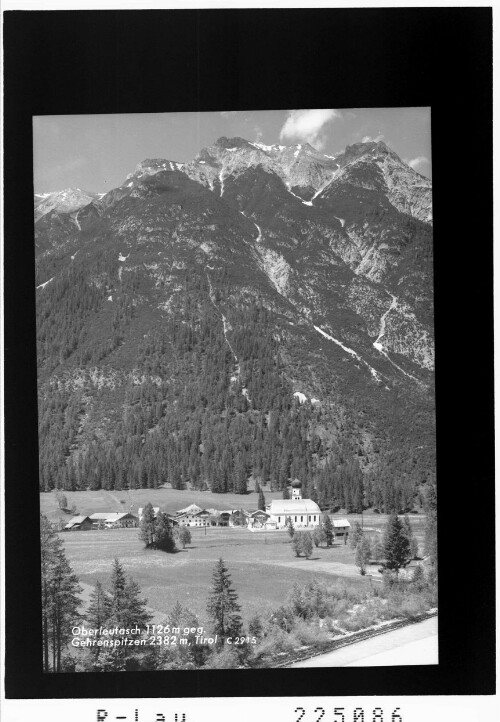 Oberleutasch 1126 m gegen Gehrenspitze 2382 m / Tirol