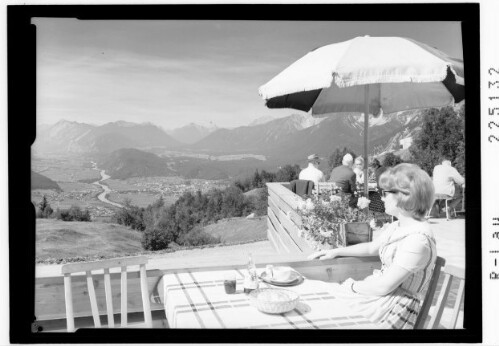 [Blick vom Hotel Inntaler Hof in Mösern gegen Tschirgant - Heiterwand und Wannig / Tirol]