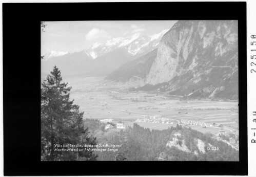Völs bei Innsbruck / neue Siedlung mit Martinswand und Mieminger Berge