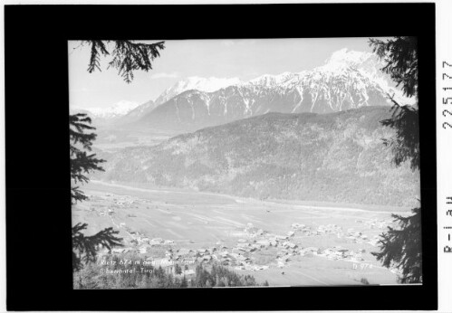 Rietz 674 m gegen Mieminger Gebirge / Tirol