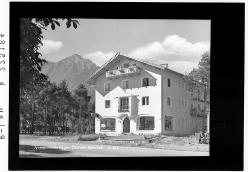 Fremdenheim Egger / Ötztaler Bahnhof : [Fremdenheim in Ötztal Bahnhof gegen Bloße / Tirol]