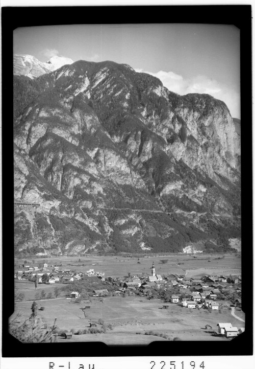 [Kematen gegen Kirchbergköpfl und Kleinen Solstein / Tirol]