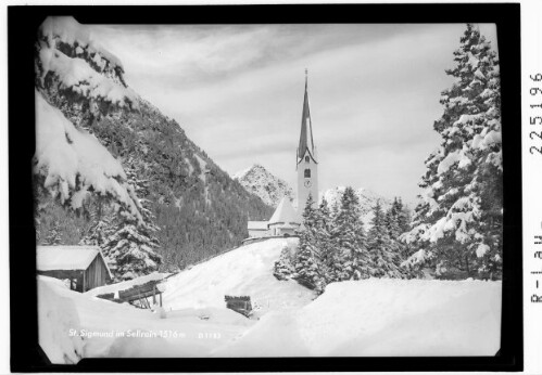 [Pfarrkirche in St. Sigmund im Sellrain gegen Gaiskogel / Tirol]