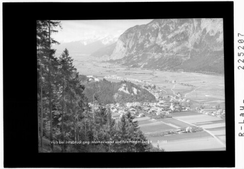 Völs bei Innsbruck gegen Martinswand und Mieminger Berge