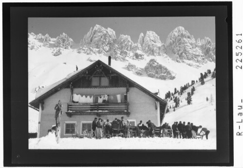 [Skiheim Kemater Alm gegen Kalkkögel / Tirol]