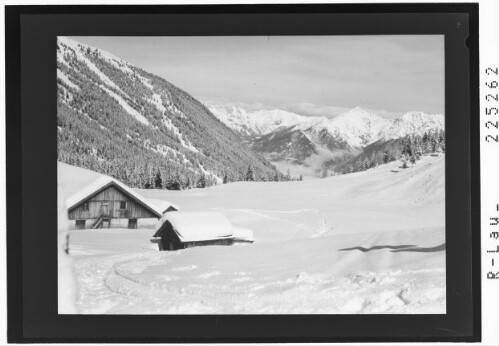 [Kemater Alm gegen Wetterstein Gebirge mit Wettersteinwand und Karwendelgebirge mit Reitherspitze]
