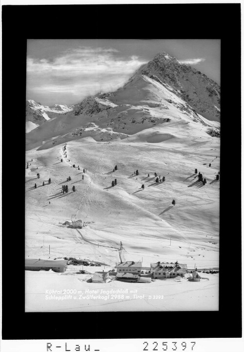 Kühtai 2000 m / Hotel Jagdschloß mit Schlepplift und Zwölferkogel 2988 m / Tirol