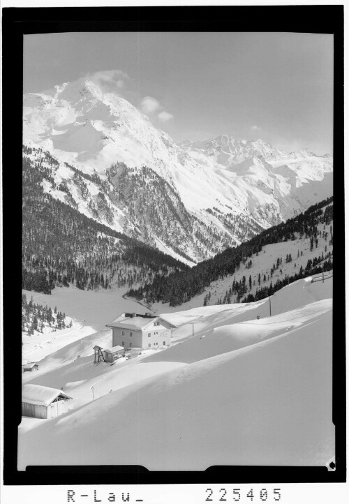 [Haus Gletscherblick in Praxmar gegen Lüsenser Villerspitze und Rinnenspitze / Tirol]