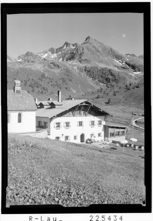 [Kühtai in Tirol / Hotel Jagdschloß gegen Pockkogel und Neunerkogel]