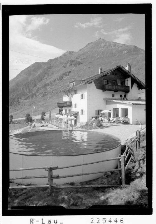 [Kühtai in Tirol / Gasthof Kühtaier Schlößl gegen Grieskogel]