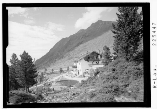 [Kühtai in Tirol / Gasthof Kühtaier Schlößl gegen Grieskogel]