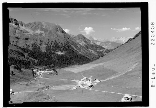 [Kühtai in Tirol gegen Zwölferkögele und Lechtaler Alpen]